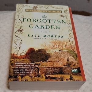 The Forgotten Garden by Kate Morton Paperback